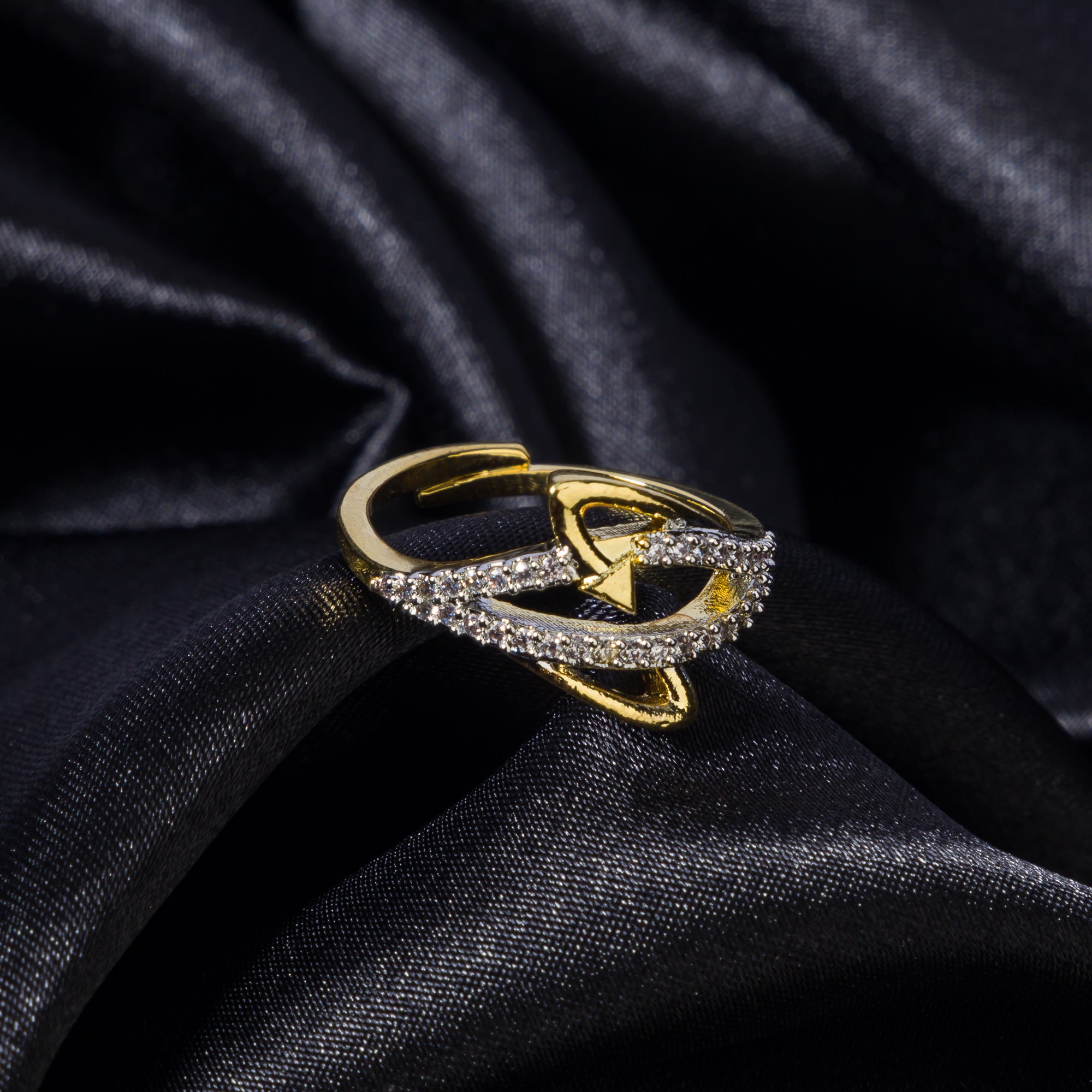 Gold-tone zircon finger ring offers a chic, elegant look with dazzling sparkle.
