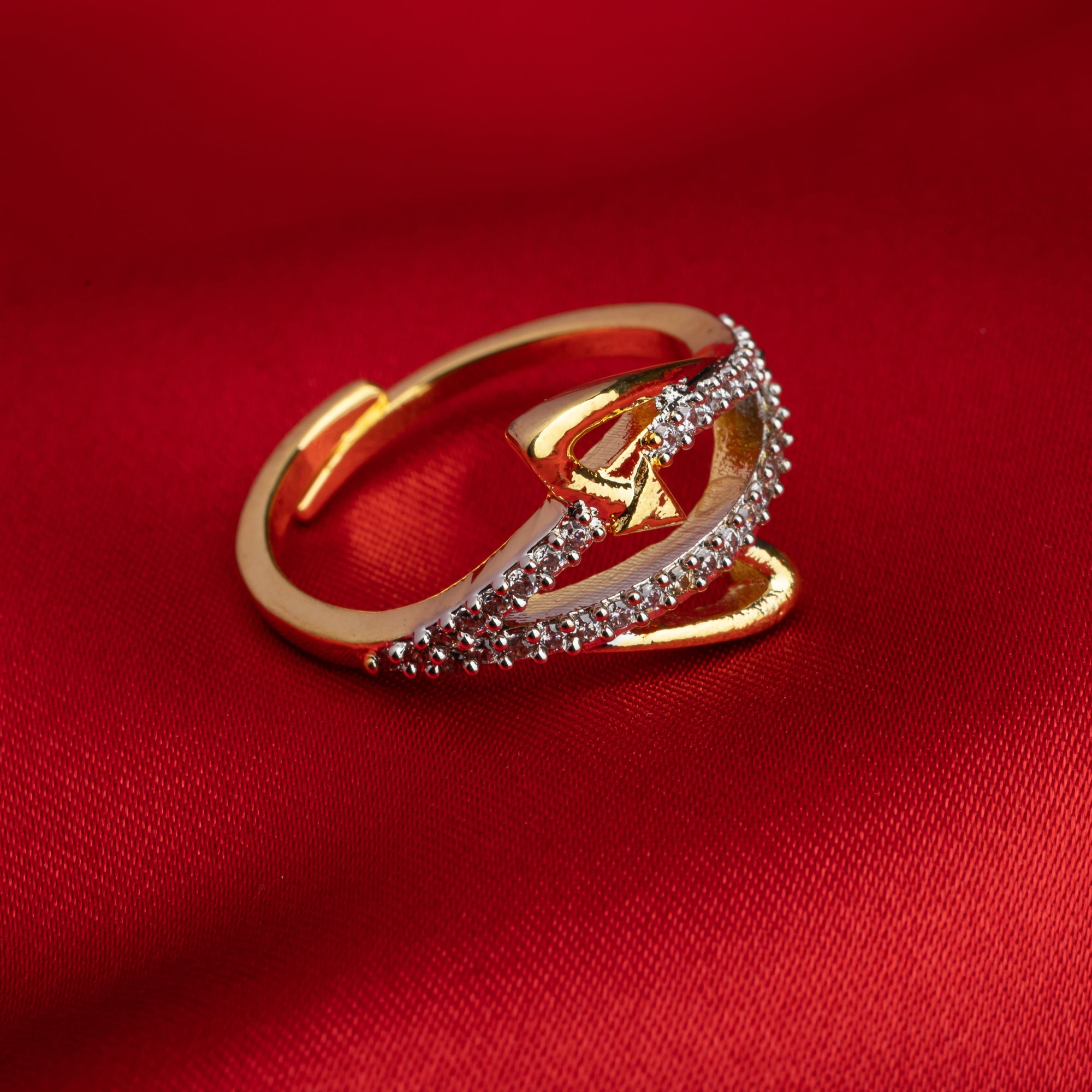 Gold-tone zircon finger ring offers a chic, elegant look with dazzling sparkle.
