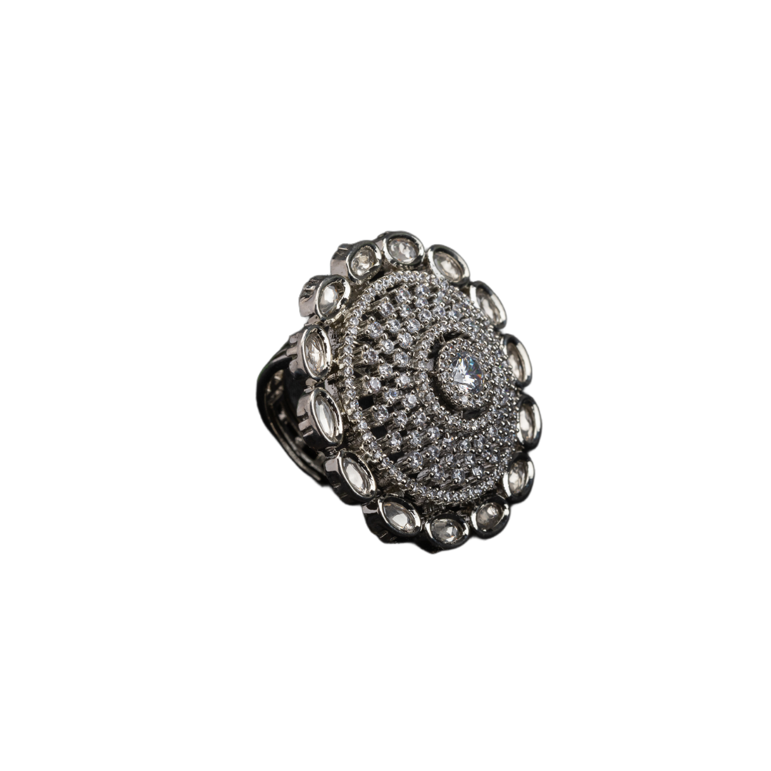 Stunning zircon finger ring in silver adds brilliance and elegance, ideal for parties.
