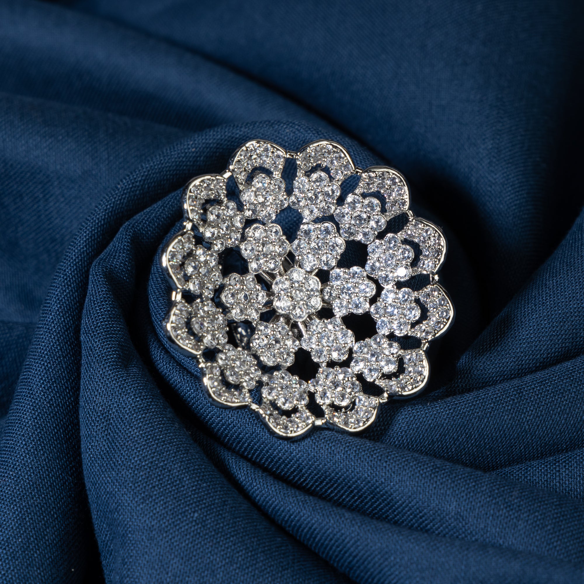 Silver zircon floral ring offers a blend of timeless charm and sparkling beauty, perfect for parties.
