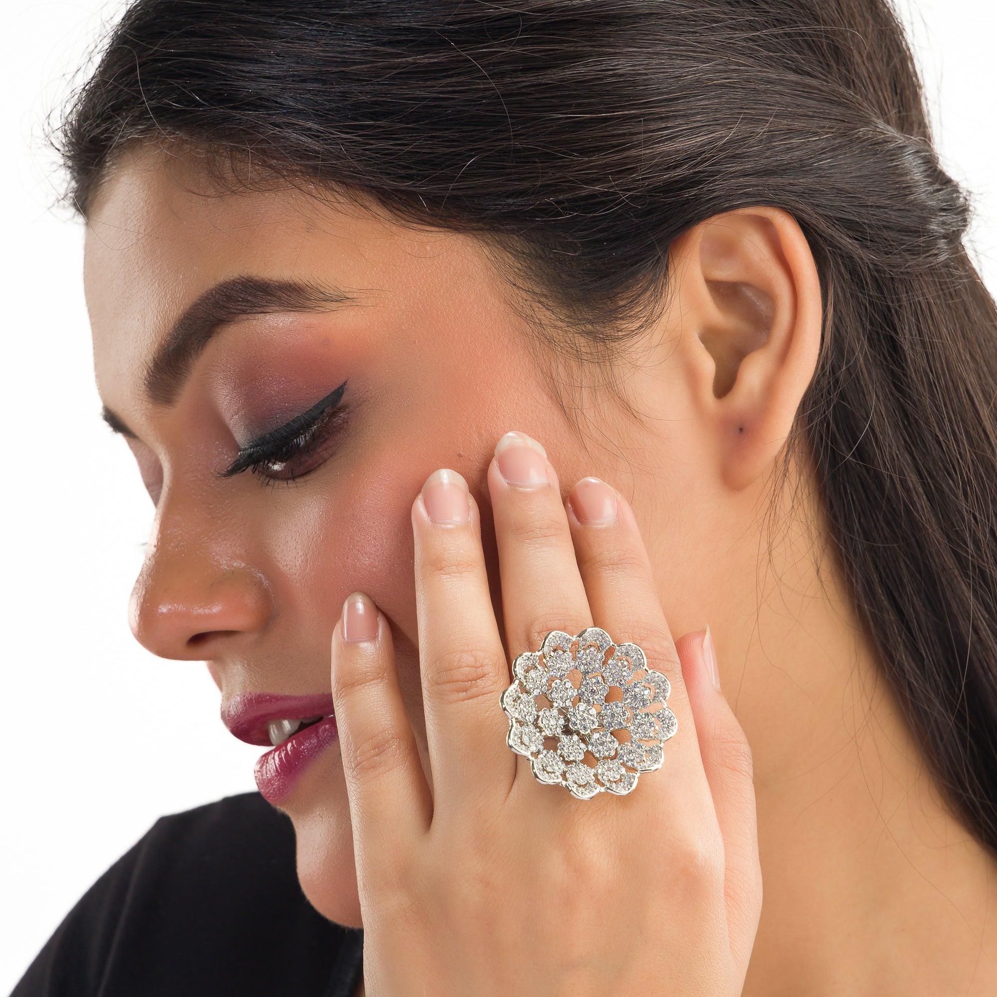 Silver zircon floral ring offers a blend of timeless charm and sparkling beauty, perfect for parties.
