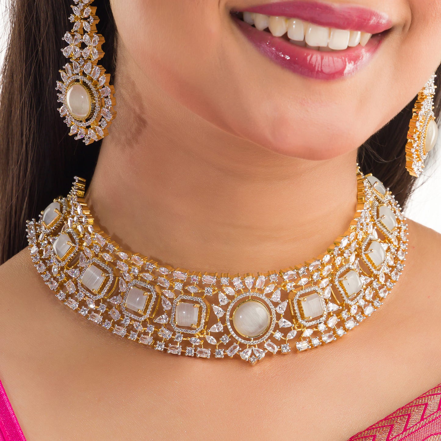 AZURE AND WHITE ZIRCON-STUDDED BRIDAL SET WITH CHOKER, EARRINGS, AND MAANGTIKA, EXUDING ELEGANCE AND CHARM