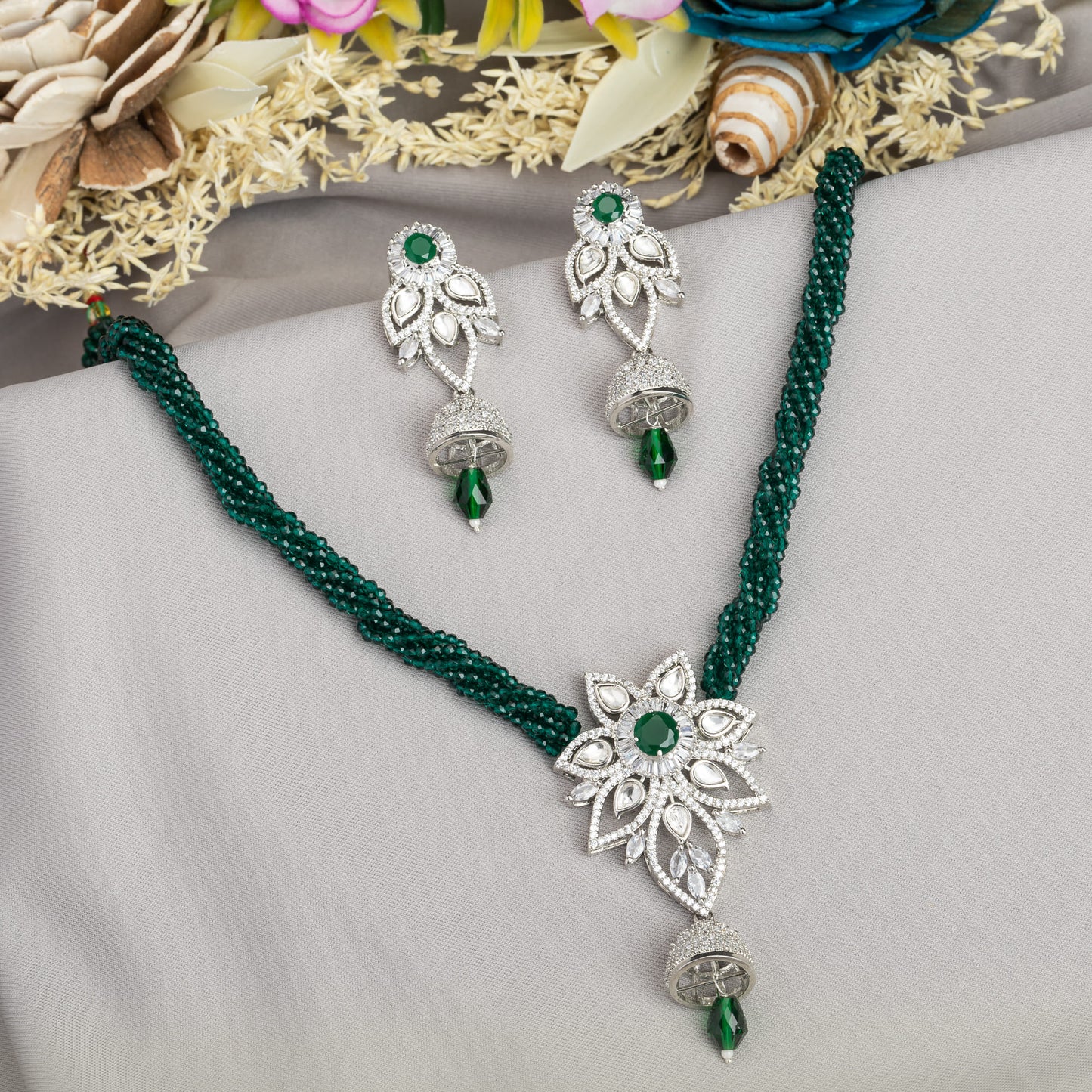 ZIRCON LONG NECKLACE SET STUDDED WITH GREEN PEARLS, OFFERING A REFINED AND VIBRANT LOOK