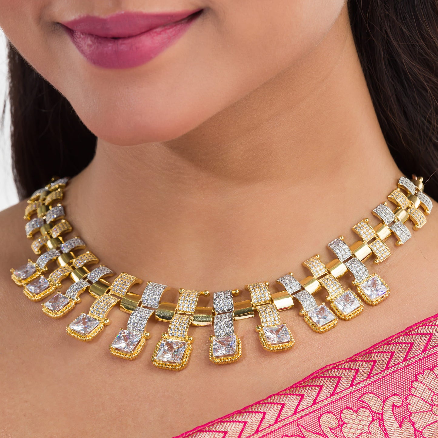 THIS GOLDEN POLISH ZIRCON-STUDDED SHORT NECKLACE SET SHOWCASES A PERFECT BLEND OF LUXURY AND ELEGANCE