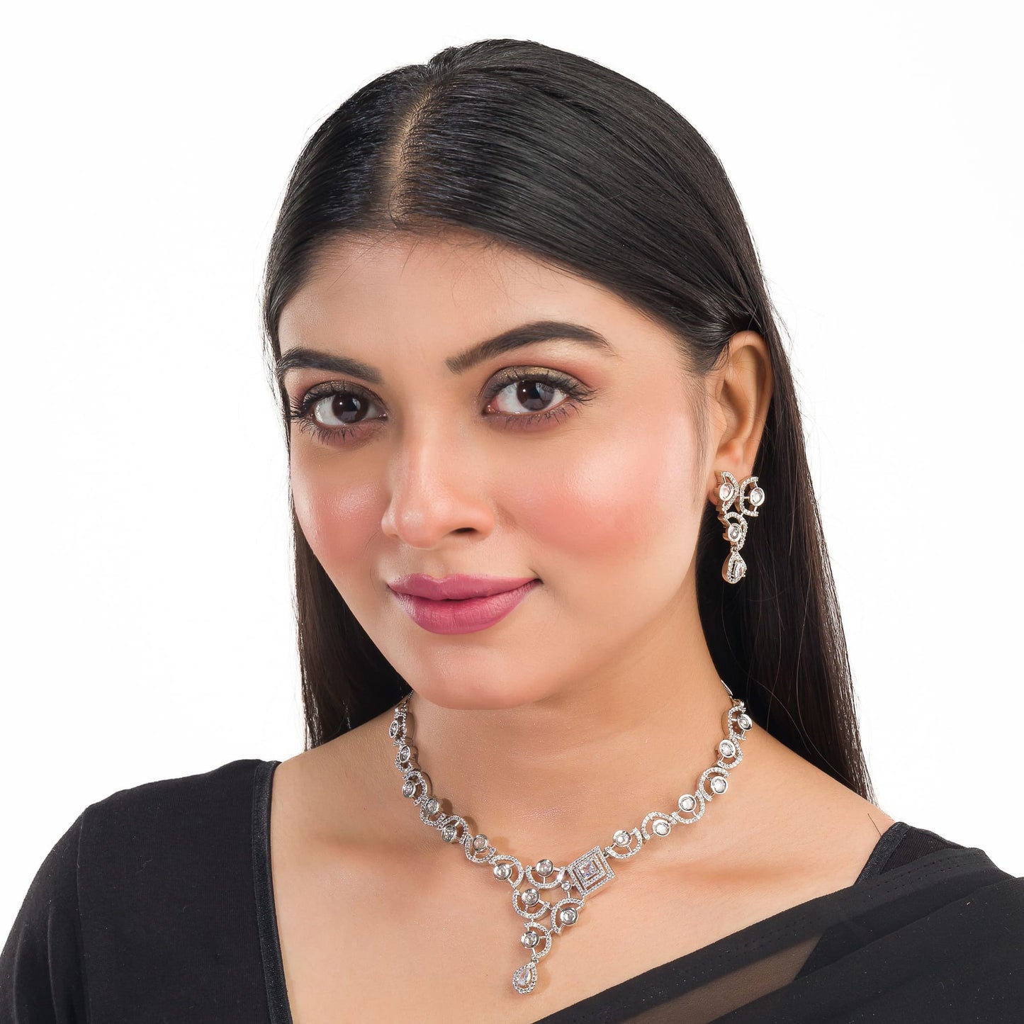 WHITE ZIRCON-STUDDED NECKLACE SET, FEATURING A SLEEK AND ELEGANT DESIGN