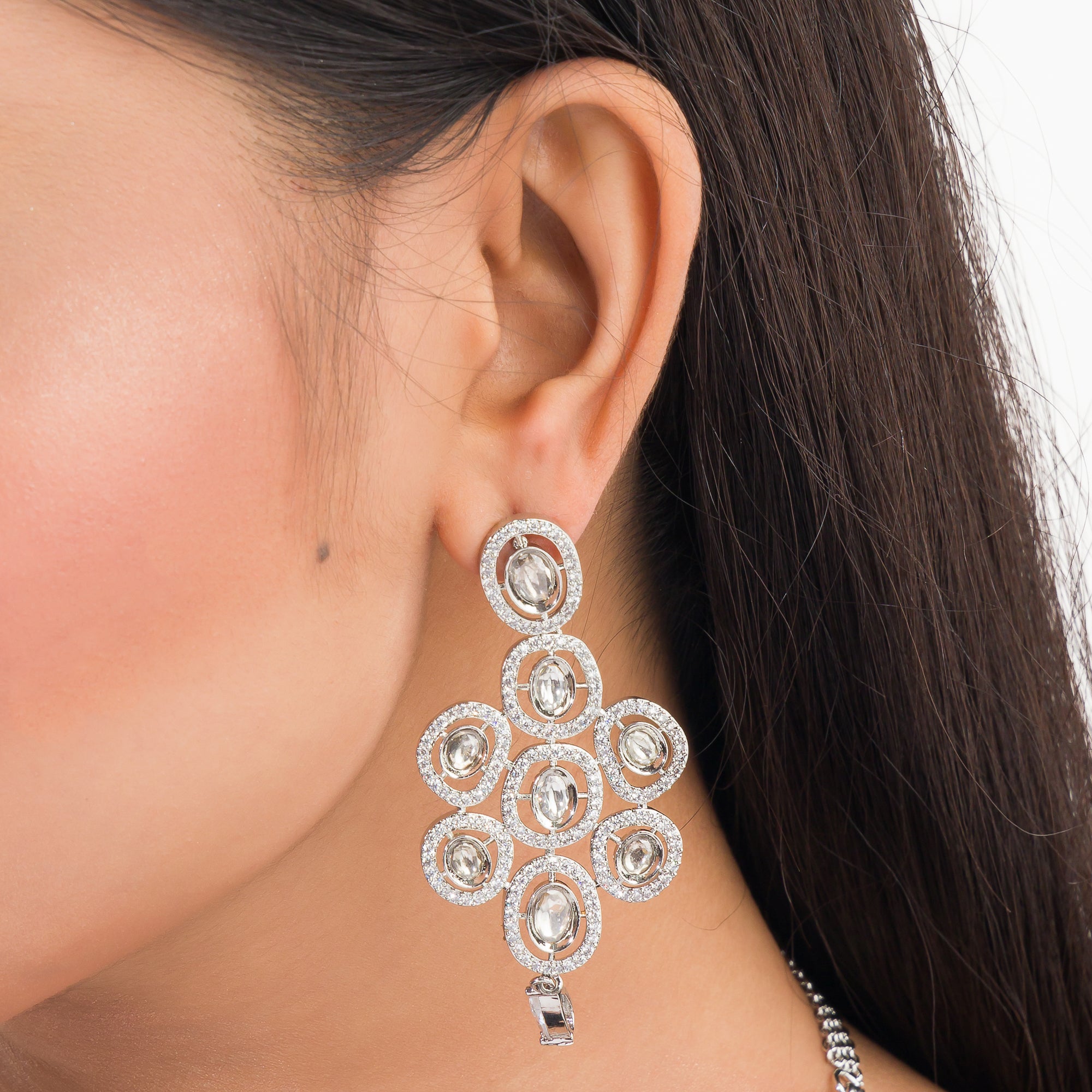 White zircon short necklace set with matching earrings for timeless elegance and sophistication.
