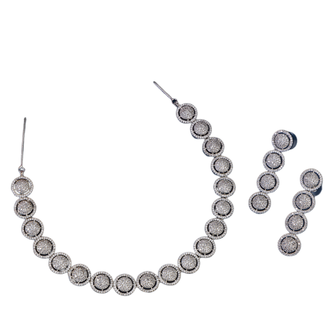 White zircon short necklace set with earrings for a refined and elegant party ensemble.
