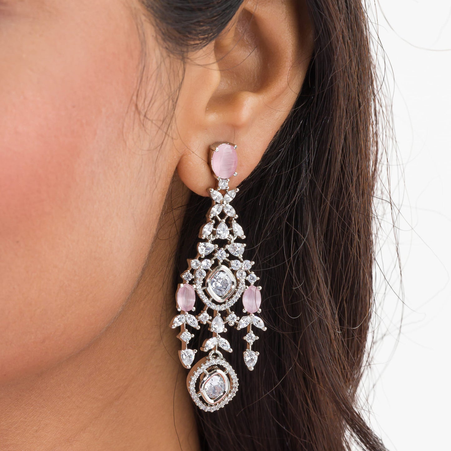 WHITE AND PINK ZIRCON-STUDDED NECKLACE SET WITH MATCHING EARRINGS AND BRACELET, EXUDING ELEGANCE AND CHARM