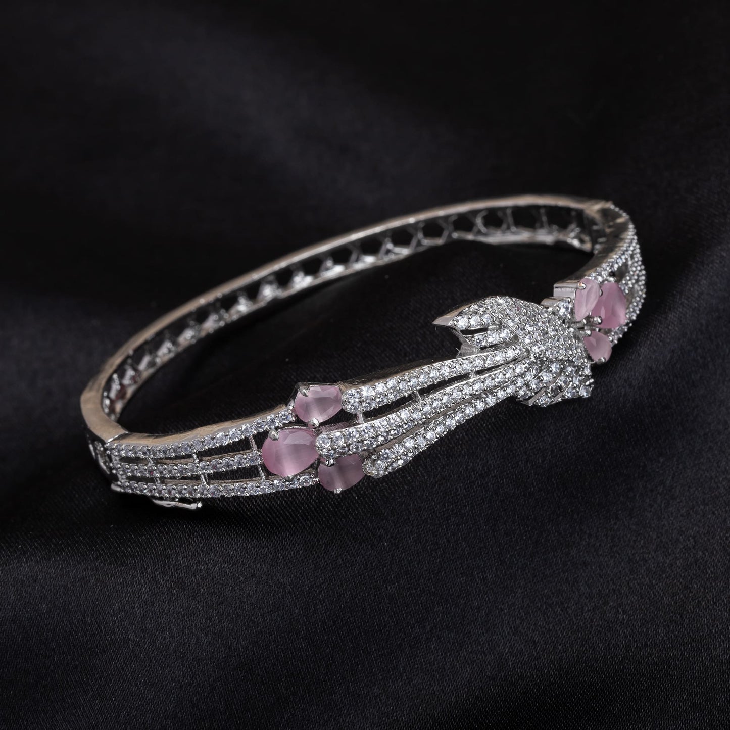 WHITE AND PINK ZIRCON-STUDDED NECKLACE SET WITH MATCHING EARRINGS AND BRACELET, EXUDING ELEGANCE AND CHARM