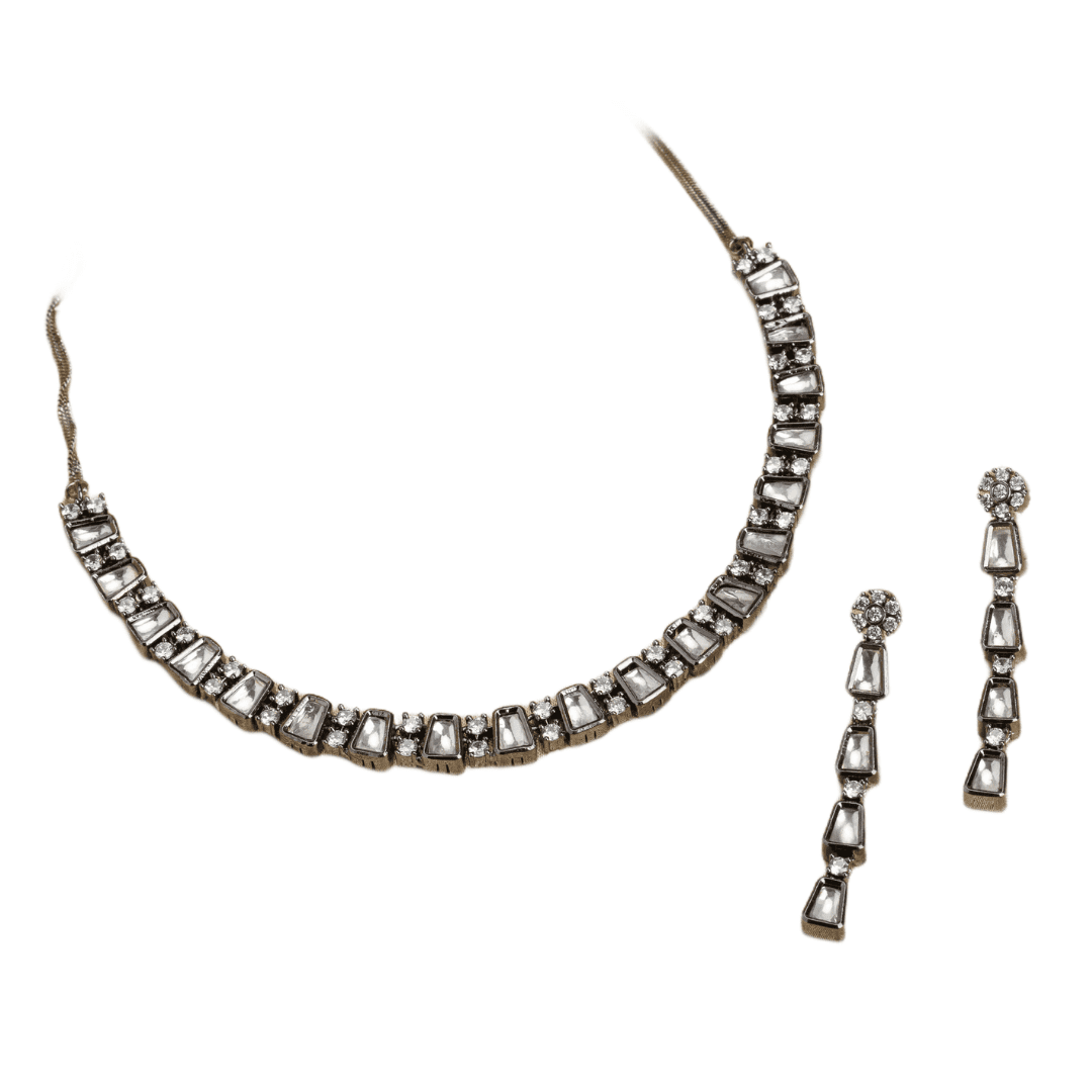 THIS ZIRCON NECKLACE SET FEATURES A STRIKING DESIGN WITH  WHITE STONES, ENHANCED BY A SLEEK BLACK POLISH.