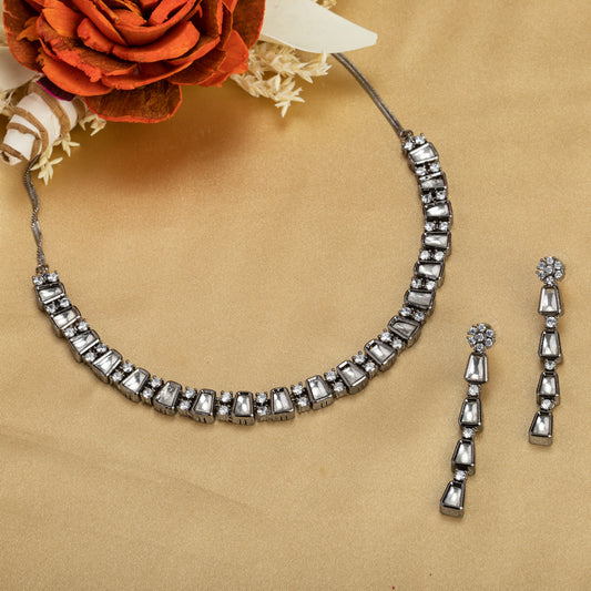 THIS ZIRCON NECKLACE SET FEATURES A STRIKING DESIGN WITH  WHITE STONES, ENHANCED BY A SLEEK BLACK POLISH.