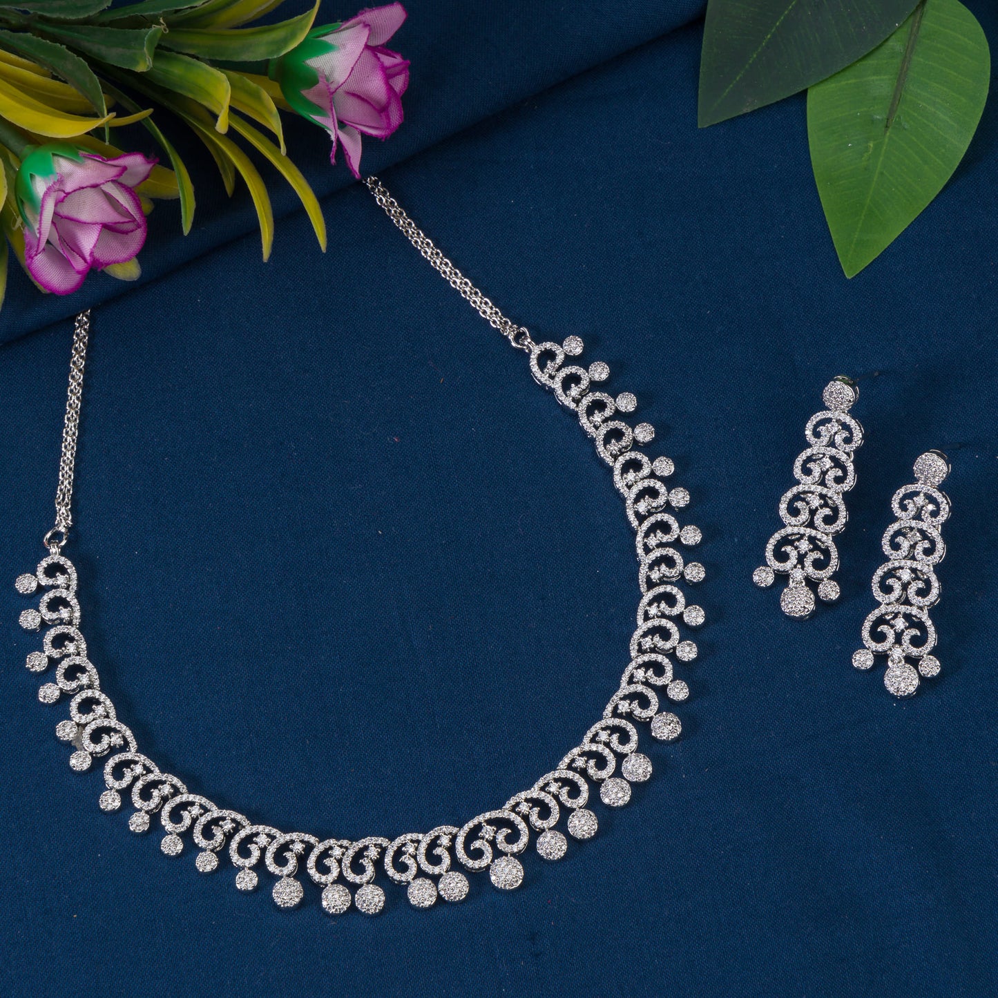 THIS WHITE ZIRCON STONE-STUDDED SHORT NECKLACE SET EXUDES TIMELESS ELEGANCE AND SOPHISTICATION. INCLUDES MATCHING EARRINGS,