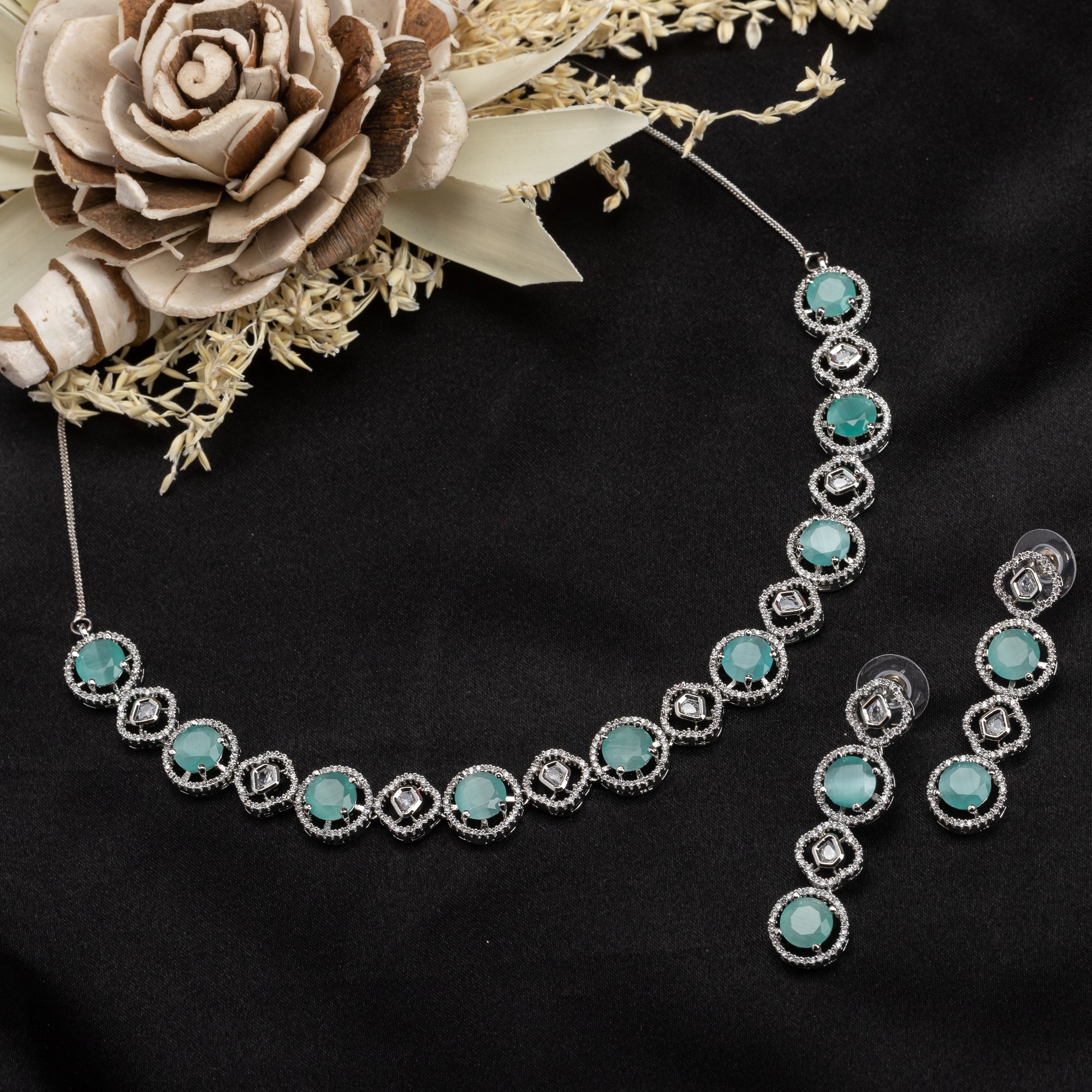 Turquoise and white zircon necklace set for a vibrant and elegant party look.
