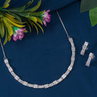 Zircon-studded silver necklace set with a dazzling and refined design for parties.
