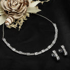 Zircon-studded silver necklace set with a dazzling and refined design for parties.
