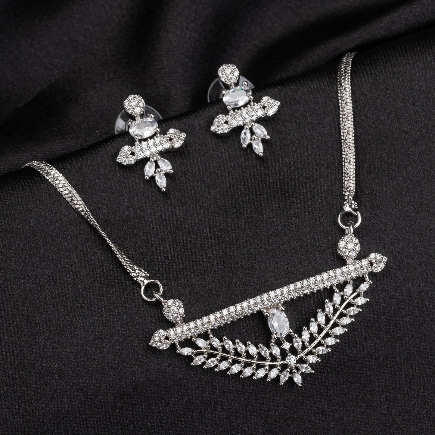 THIS PENDANT SET, ADORNED WITH SPARKLING ZIRCON STONES, OFFERS A REFINED ELEGANCE.