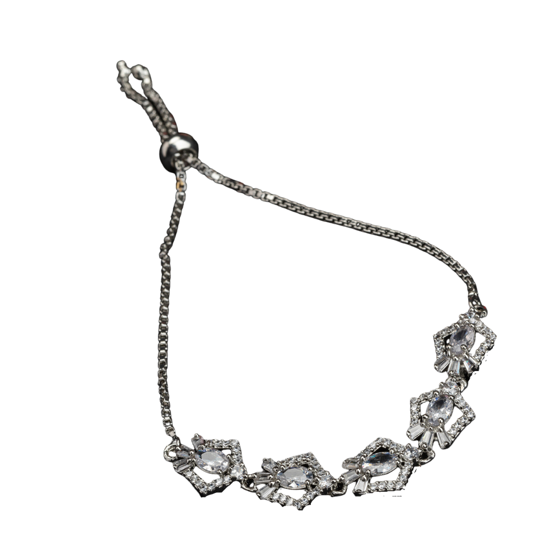 Silver adjustable bracelet with shimmering zircon stones, perfect for a party look.
