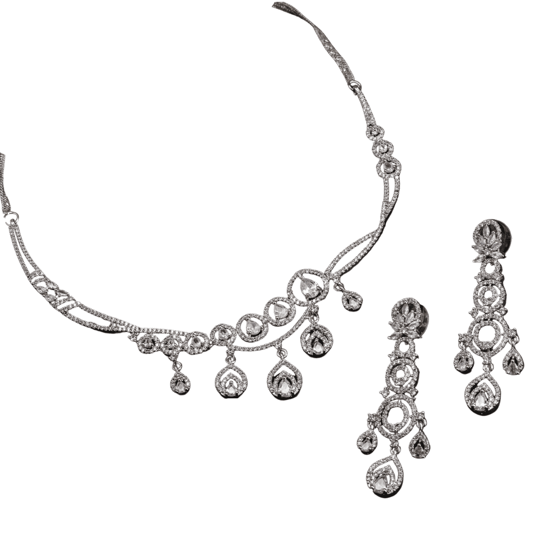 ZIRCON-STUDDED NECKLACE SET, FEATURING A DAZZLING AND REFINED DESIGN.