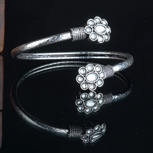 OXIDISED ELEGENT BRACELET WITH WHITE STONES