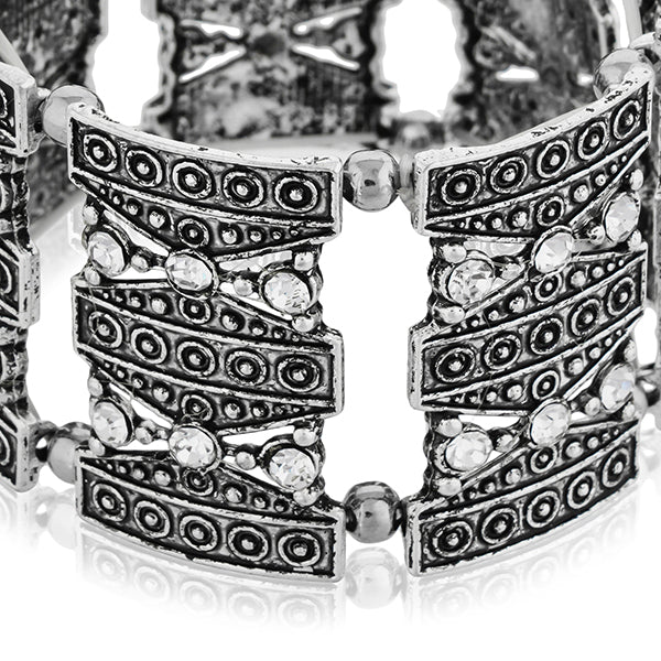 Vintage-style oxidized bracelet with a chic finish, adding charm and character to any outfit.
