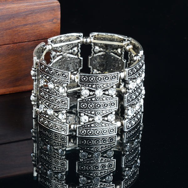 Vintage-style oxidized bracelet with a chic finish, adding charm and character to any outfit.
