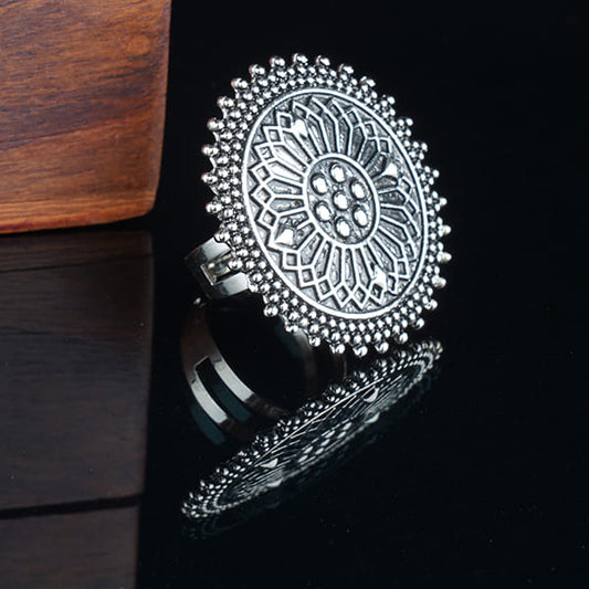 EMBRACE VINTAGE CHARM WITH THIS OXIDIZED FINGER RING. ITS INTRICATE BEAUTIFUL  PATTERNS AND ANTIQUE FINISH .