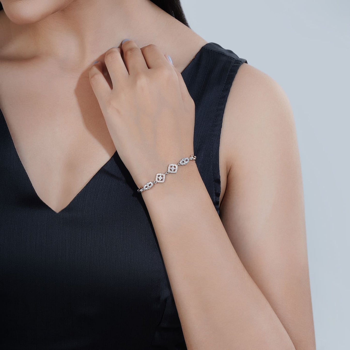 EMBRACE ENDLESS ELEGANCE WITH THIS 925 SILVER BRACELET FEATURING BEAUTIFUL DESIGNS. PERFECT FOR EVERYDAY WEAR