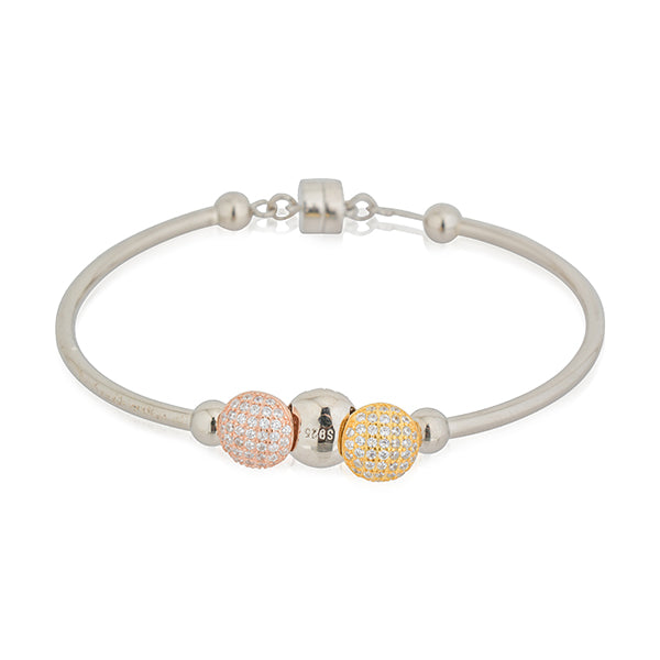 Timeless 925 silver bracelet, offering classic elegance and versatility for any occasion.
