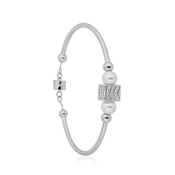 "925 silver bracelet featuring exquisite designs, ideal for casual wear and timeless style."
