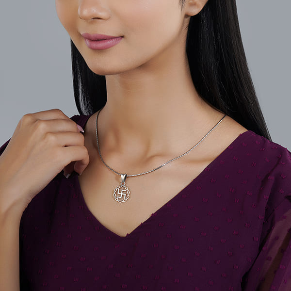 925 SILVER PENDANT SET WITH SWASTIK DESIGN, FEATURING INTRICATE CRAFTSMANSHIP AND ELEGANT APPEAL.