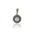 925 silver pendant set with pearls and matching earrings, offering timeless elegance and charm.
