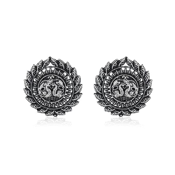 OXIDIZED STUDS, FEATURING A CLASSIC AND VINTAGE-INSPIRED DESIGN.