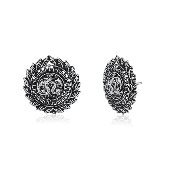 OXIDIZED STUDS, FEATURING A CLASSIC AND VINTAGE-INSPIRED DESIGN.