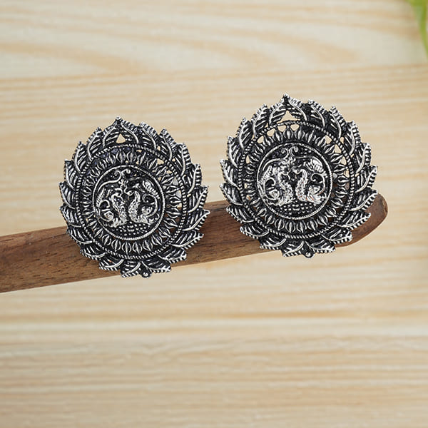 OXIDIZED STUDS, FEATURING A CLASSIC AND VINTAGE-INSPIRED DESIGN.