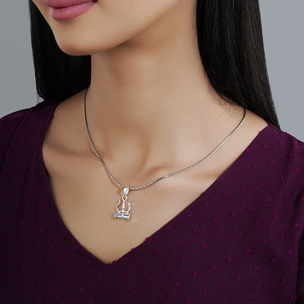 ELEGANTLY CRAFTED 925 STERLING SILVER PENDANT FEATURING A DISTINCTIVE TRISUL DESIGN, SYMBOLIZING POWER AND PROTECTION.