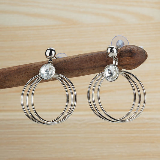 STYLISH RING-SHAPED EARRINGS WITH A SINGLE STONE STUDDED, OFFERING A  MODERN LOOK WITH A TOUCH OF SPARKLE.