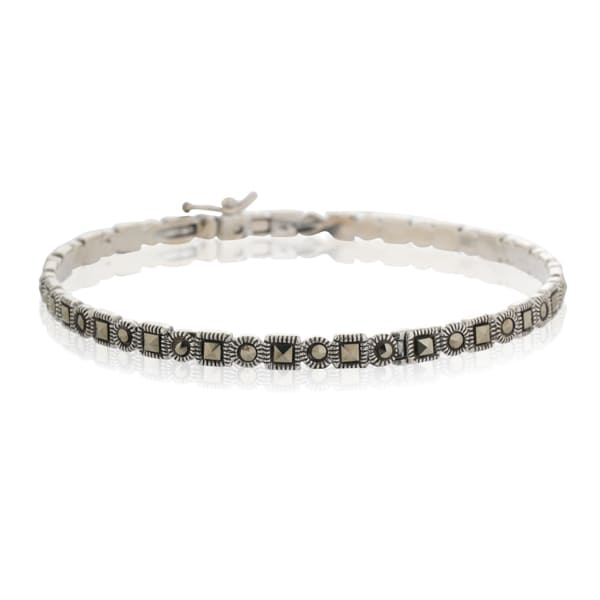 EMBRACE ENDLESS ELEGANCE WITH THIS 925 SILVER BRACELET FEATURING BEAUTIFUL DESIGNS. PERFECT FOR EVERYDAY WEAR