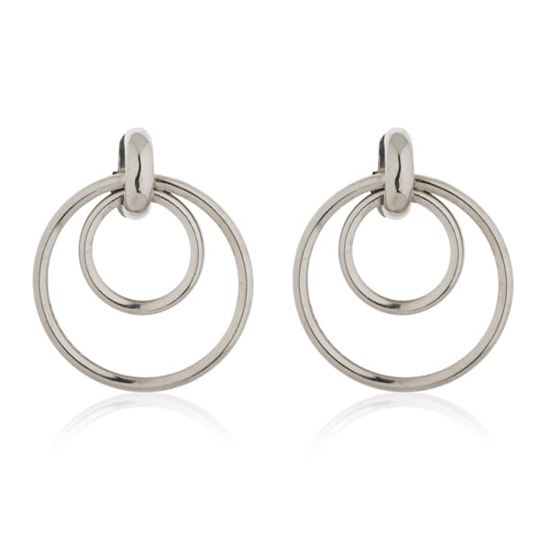 ELEGANT EARRINGS FEATURING A UNIQUE RING DESIGN, BLENDING MODERN SOPHISTICATION WITH CLASSIC CHARM.