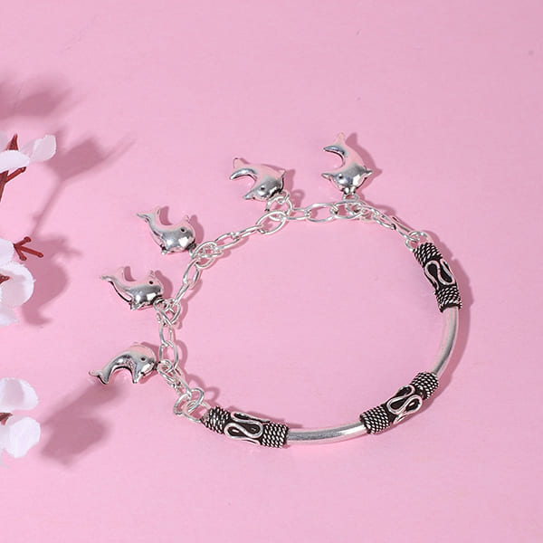 925 SILVER BRACELET STUDDED WITH DOLPHIN DESIGN, COMBINING ELEGANCE WITH A PLAYFUL TOUCH.