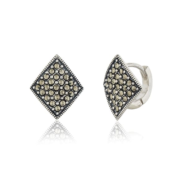 CLASSIC 925 STERLING SILVER STUDS, OFFERING TIMELESS ELEGANCE AND VERSATILITY FOR EVERYDAY WEAR.