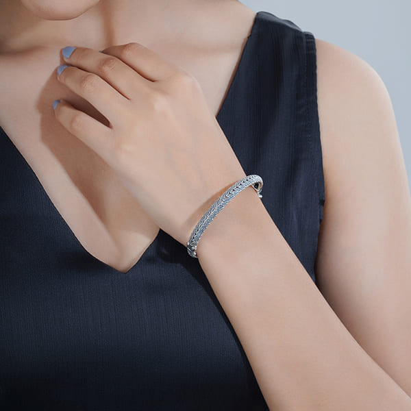 STUNNING 925 SILVER RING BRACELET, SEAMLESSLY BLENDING ELEGANCE AND MODERN DESIGN.