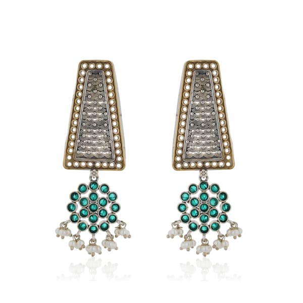 BEAUTIFULLY DESIGNED DUAL-COLOR OXIDIZED EARRINGS FEATURING VIBRANT GREEN STONES. THE EARRINGS ARE ADORNED WITH SMALL, DELICATE PEARLS,