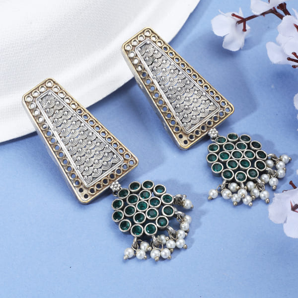 BEAUTIFULLY DESIGNED DUAL-COLOR OXIDIZED EARRINGS FEATURING VIBRANT GREEN STONES. THE EARRINGS ARE ADORNED WITH SMALL, DELICATE PEARLS,