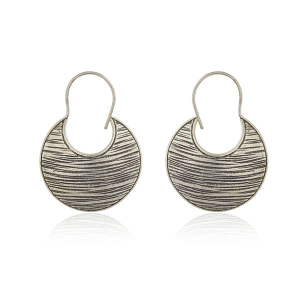 CLASSIC 925 STERLING SILVER EARRINGS, OFFERING TIMELESS ELEGANCE AND VERSATILE STYLE FOR ANY OCCASION.