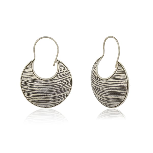 CLASSIC 925 STERLING SILVER EARRINGS, OFFERING TIMELESS ELEGANCE AND VERSATILE STYLE FOR ANY OCCASION.