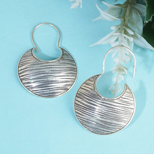 CLASSIC 925 STERLING SILVER EARRINGS, OFFERING TIMELESS ELEGANCE AND VERSATILE STYLE FOR ANY OCCASION.