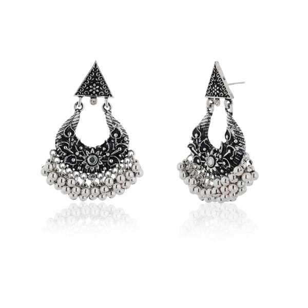 ELEGANT OXIDIZED EARRINGS WITH A BEAUTIFULLY INTRICATE DESIGN, ADDING A TOUCH OF VINTAGE SOPHISTICATION TO ANY OUTFIT.