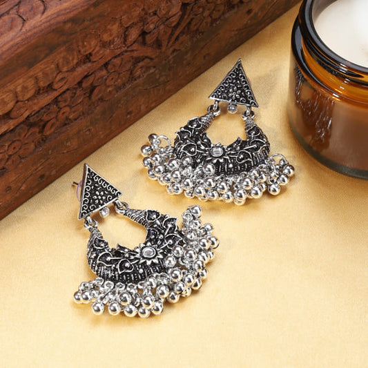 ELEGANT OXIDIZED EARRINGS WITH A BEAUTIFULLY INTRICATE DESIGN, ADDING A TOUCH OF VINTAGE SOPHISTICATION TO ANY OUTFIT.