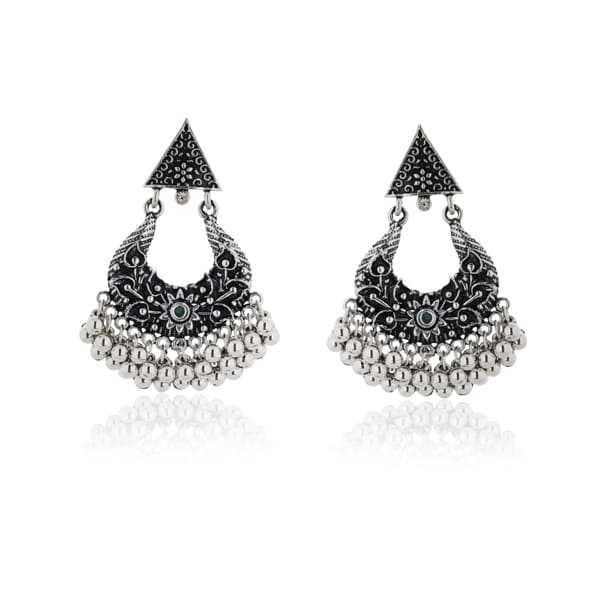 ELEGANT OXIDIZED EARRINGS WITH A BEAUTIFULLY INTRICATE DESIGN, ADDING A TOUCH OF VINTAGE SOPHISTICATION TO ANY OUTFIT.