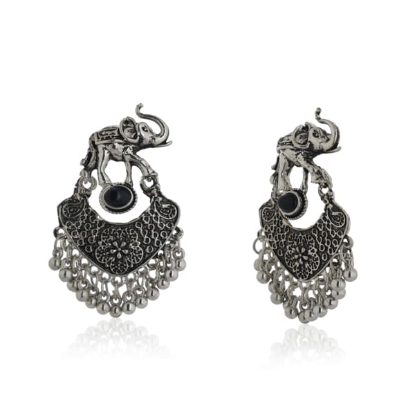 CHARMING OXIDIZED EARRINGS FEATURING AN INTRICATE ELEPHANT DESIGN, COMBINING TRADITIONAL ARTISTRY WITH A UNIQUE TOUCH.